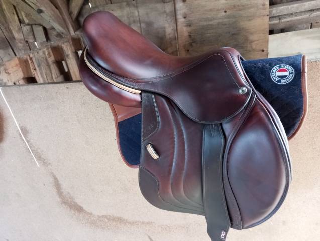 Sella da salto ostacoli CWD  17.5" - 2023