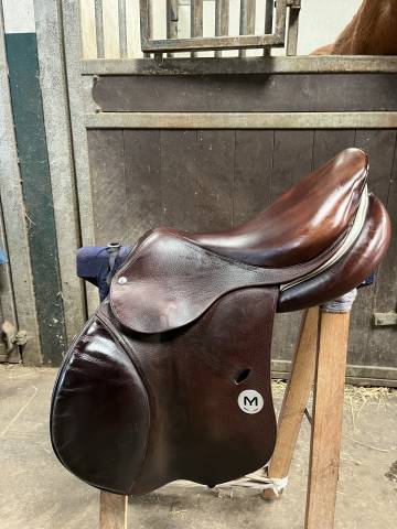 Sella da salto ostacoli Meyer  17" - 2018