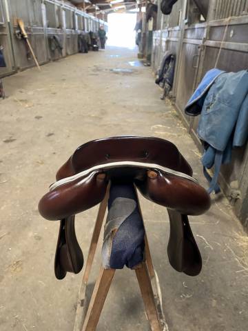 Sella da salto ostacoli Meyer  17" - 2018