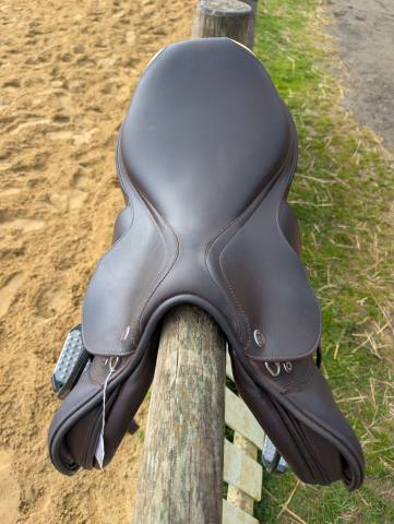 Sella da salto ostacoli Prestige Italia  17" - 2021