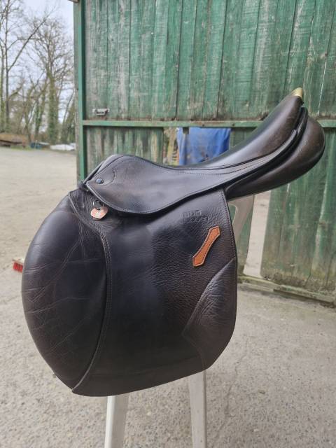 Sella da salto ostacoli Stubben  17.5" - 2017