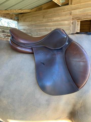 Sella da salto ostacoli Antarès  17" - 2021