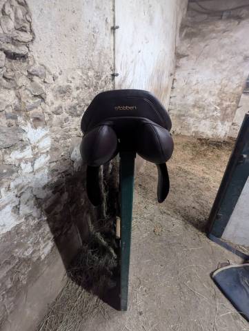 Sella da salto ostacoli Stubben  17.5" - 2024