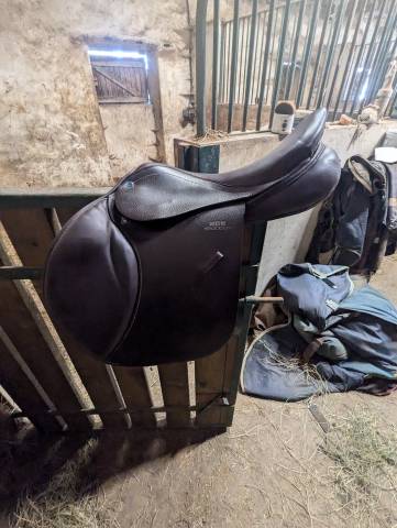 Sella da salto ostacoli Stubben  17.5" - 2024