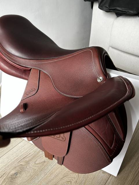 Sella da salto ostacoli CWD  17.5" - 2023