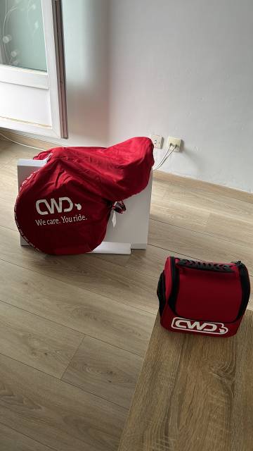 Sella da salto ostacoli CWD  17.5" - 2023