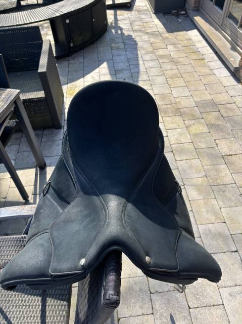 Sella da dressage Wintec  17.5" - 2024