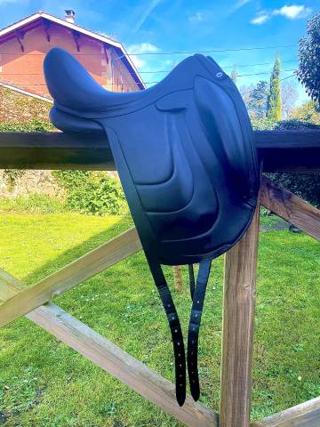 Sella da dressage Devoucoux  17" - 2023