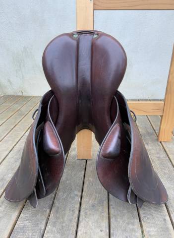 Sella da salto ostacoli Equipe  17" - 2015