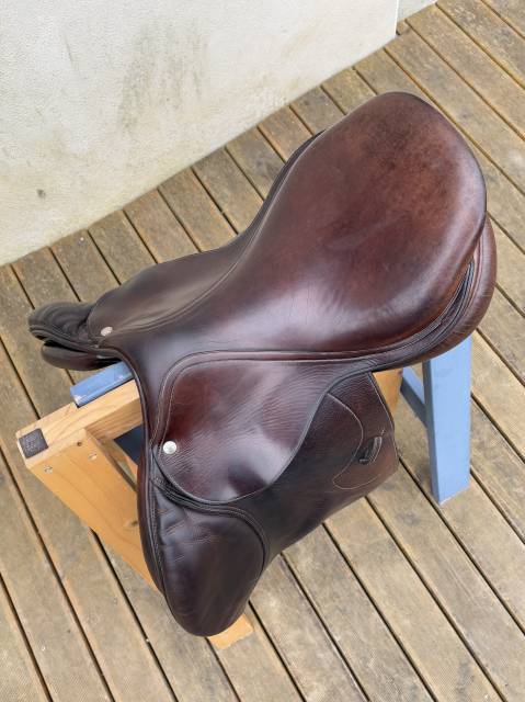 Sella da salto ostacoli Equipe  17" - 2015