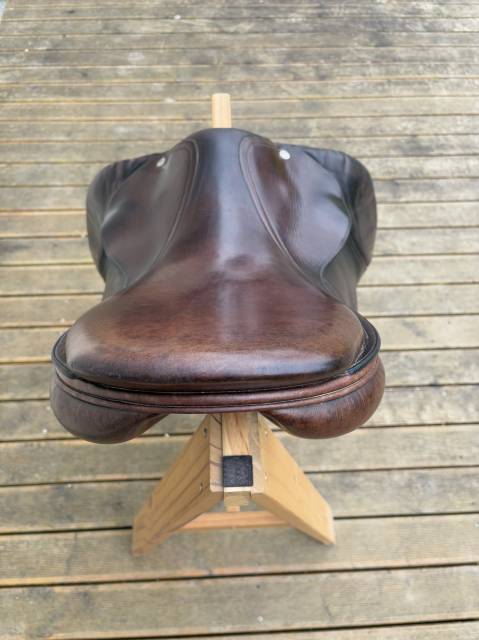 Sella da salto ostacoli Equipe  17" - 2015