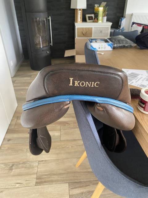 Sella da salto ostacoli Ikonic  17" - 2019