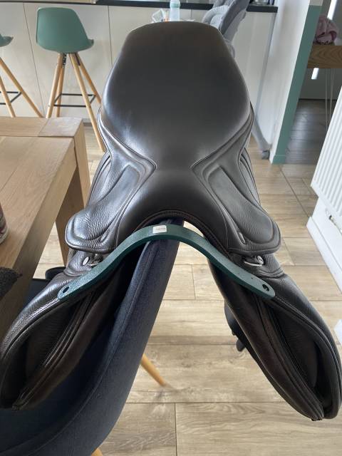 Sella da salto ostacoli Ikonic  17" - 2019