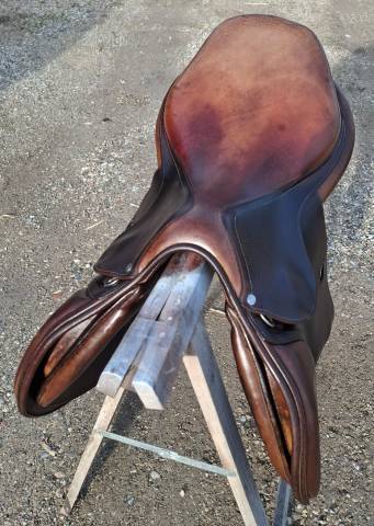 Sella da salto ostacoli Antarès  17" - 2013