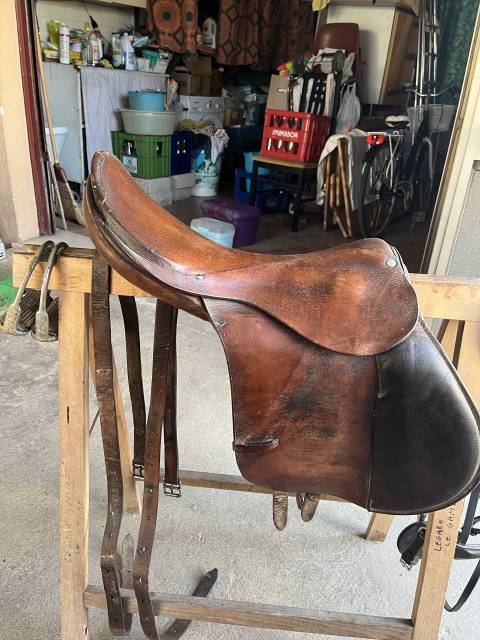 Sella salto ostacoli in cuoio 17”