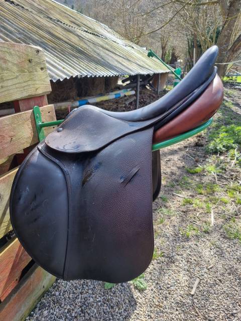 Sella da salto ostacoli Childeric  17.5" - 2015