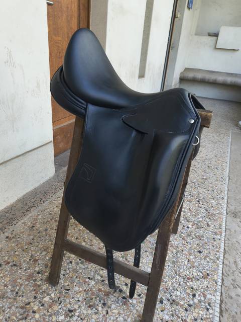 Sella da dressage Childeric DJO 17.5" - 2023