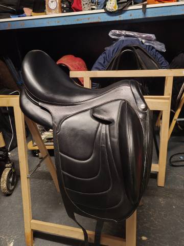 Sella da dressage Devoucoux  18" - 2022