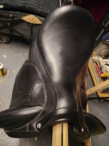 Sella da dressage Devoucoux  18" - 2022