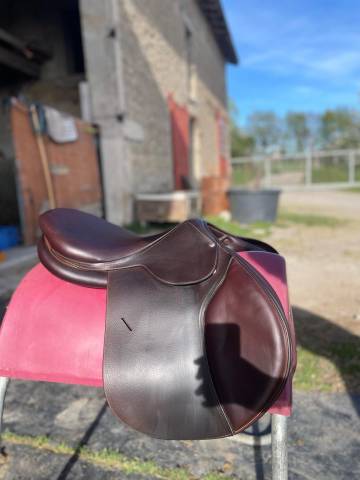 Sella da salto ostacoli Butet  17.5" - 2024