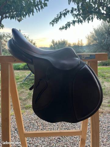 Sella da salto ostacoli Antarès  17" - 2018