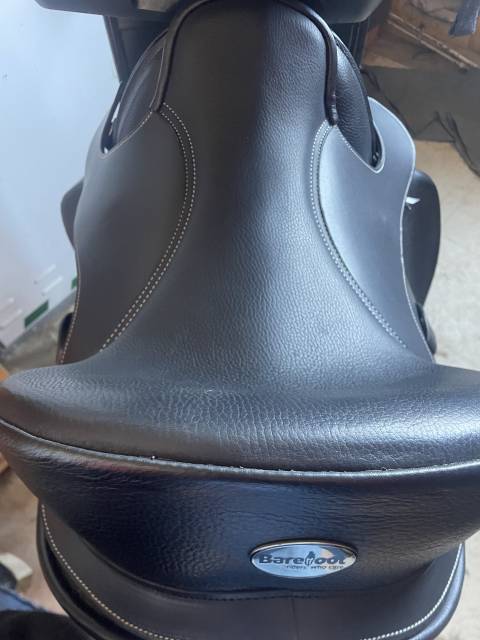 Sella da dressage Barefoot   17.5" - 2024