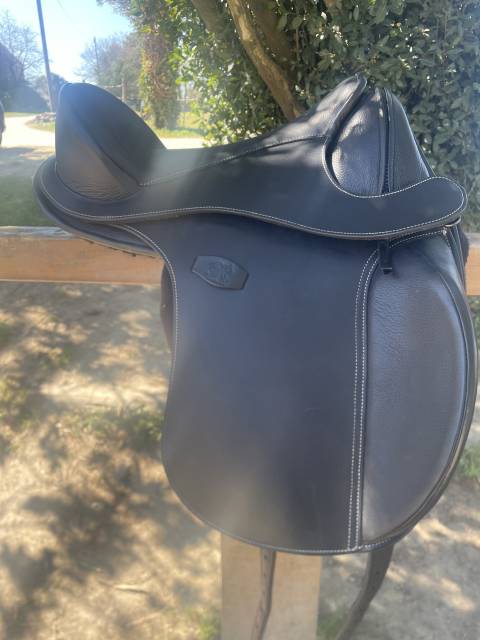 Sella da dressage Barefoot   17.5" - 2024