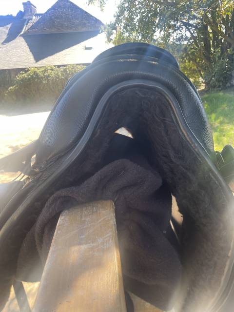 Sella da dressage Barefoot   17.5" - 2024