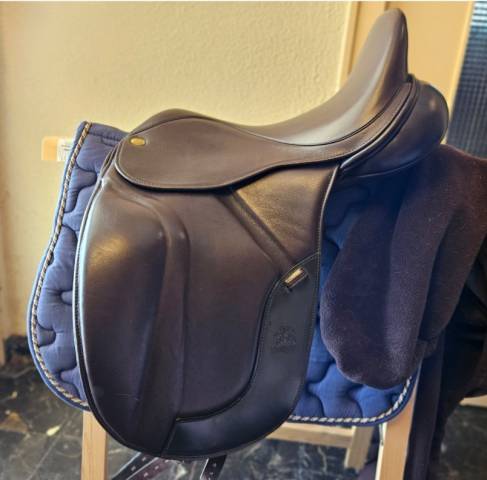 Sella da dressage Fairfax  17.5" - 2019