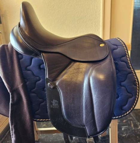 Sella da dressage Fairfax  17.5" - 2019