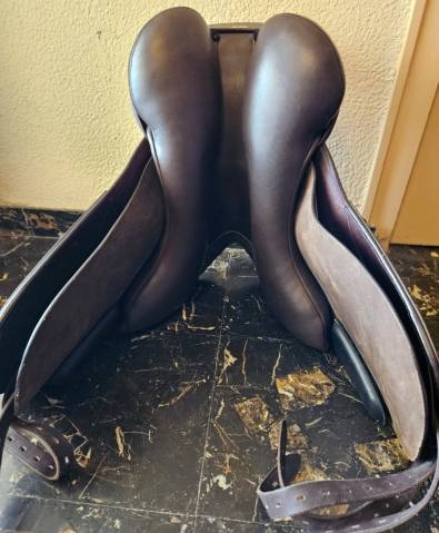 Sella da dressage Fairfax  17.5" - 2019