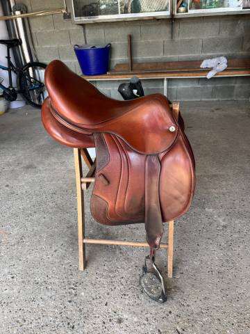 Sella da salto ostacoli CWD  17" - 2022