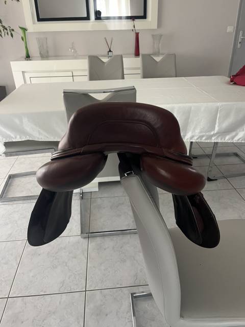 Sella da salto ostacoli CWD  17" - 2022