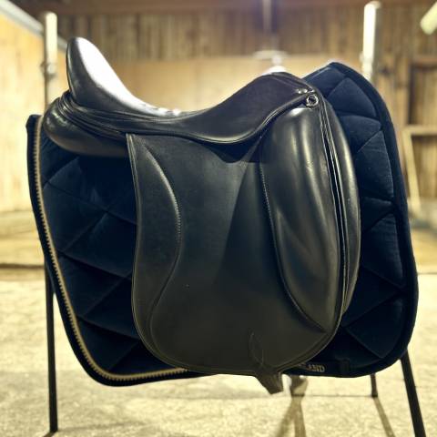 Sella da dressage   17" - 2015