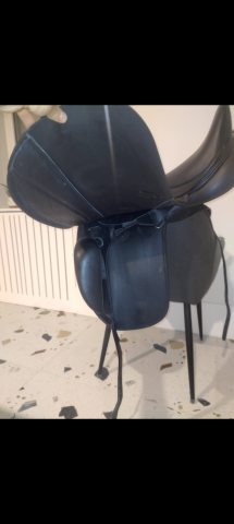 Sella da dressage Thorowgood   17" - 2019