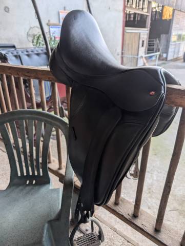 Sella da dressage Thorowgood   17" - 2019
