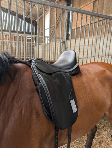 Sella da dressage Thorowgood   17" - 2019