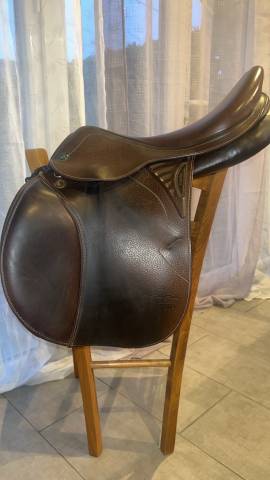 Sella da salto ostacoli Prestige Italia  17.5" - 2018