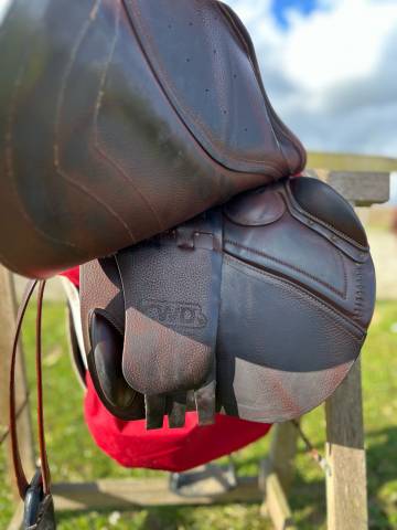 Sella da salto ostacoli CWD  17.5" - 2018