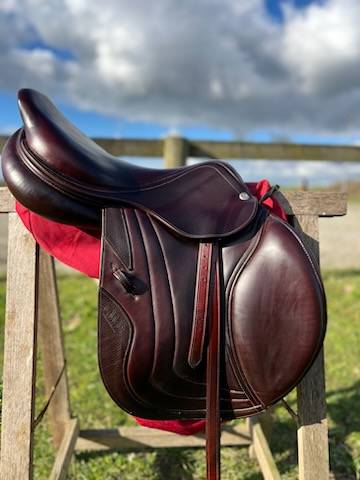 Sella da salto ostacoli CWD  17.5" - 2018