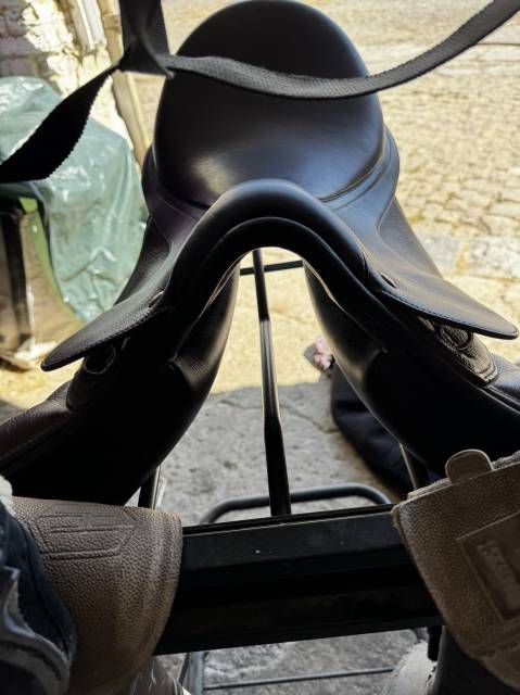 Sella mista Bates  17" - 2024