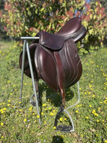 Sella da salto ostacoli CWD  17.5" - 2023