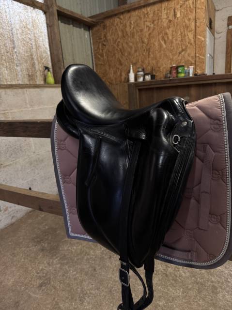 Sella da dressage Devoucoux  17" - 2019