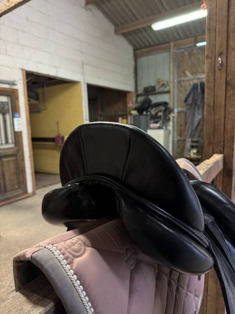 Sella da dressage Devoucoux  17" - 2019