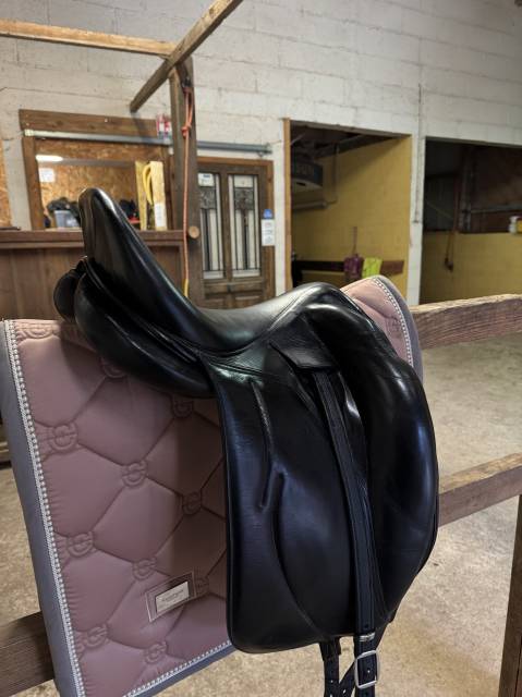 Sella da dressage Devoucoux  17" - 2019