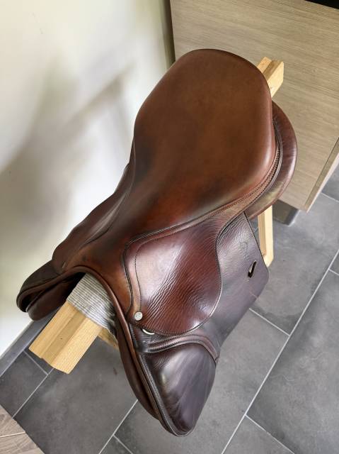 Sella da salto ostacoli Antarès  17" - 2010