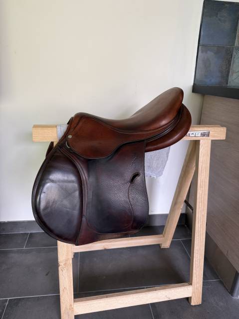 Sella da salto ostacoli Antarès  17" - 2010