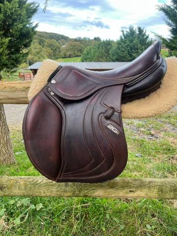 Sella da salto ostacoli CWD  17" - 2016