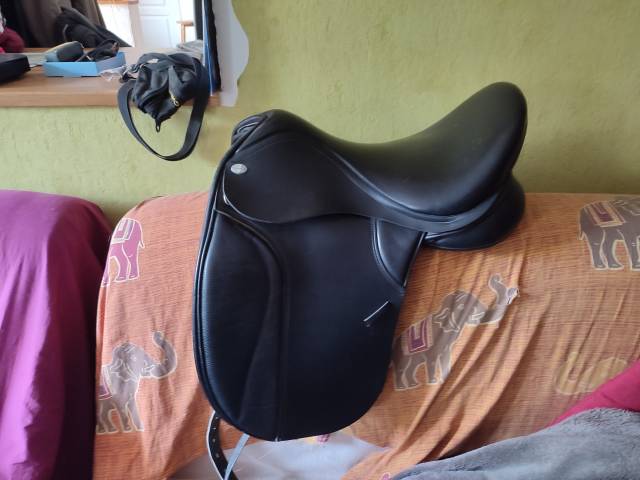 Sella da dressage Thorowgood   17" - 2013