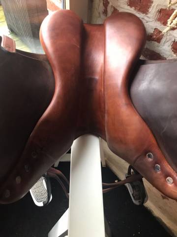 Sella da salto ostacoli Delgrange  17.5" - 2017